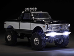 Der neue Crawler von Axial erhält ein modulares Kühlergrill-System zur individuellen Anpassung