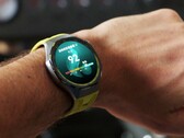 Die Huawei Watch GT 7 Pro wird auch in auffälligem Grün und Gelb angeboten.