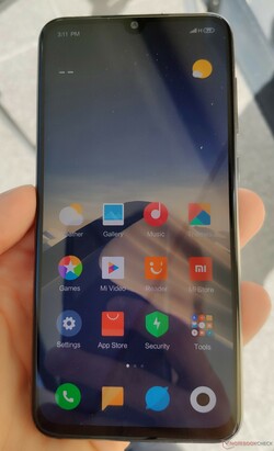 Xiaomi Mi 9 SE im Schatten