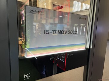 Das E-Paper-Display wird mit Gesten gesteuert. (Foto: Andreas Sebayang/Notebookcheck.com)