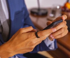 Der Luna Ring 2.0 wird in fünf Farben angeboten, inklusive Mattschwarz und Schwarz glänzend. (Bildquelle: Noise)