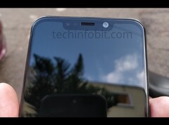 Das erste Moto mit Notch taucht in Realbildern beziehungsweise als Dummy auf.