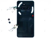 Das Nothing Phone (3a) setzt auf ein auffälliges Design mit transparenter Rückseite und LED-Streifen.