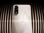 Die Extreme Edition des OnePlus Ace 5 wird auch mit auffällig texturierter Rückseite angeboten. (Bildquelle: OnePlus)