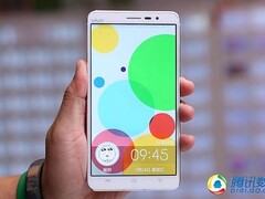 Das Vivo Xplay 3S möchte mit einem 2K-Display begeistern (Bild: digi.tech.qq.com)