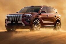 Der Zeekr 8X greift mit 900-Volt-Technik die etablierte deutsche Premium-Klasse an.