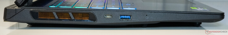 Links: Thunderbolt 4, USB 3.2 Gen1 Typ-A