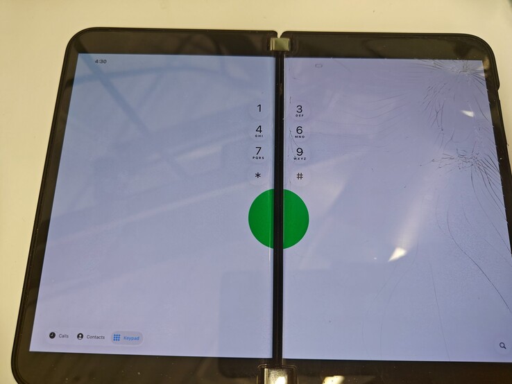 iOS 26 Telefon-App auf dem Surface Duo 2