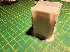 Dieser Priming-Tower fängt die noch nicht reproduzierbare Extrusion auf