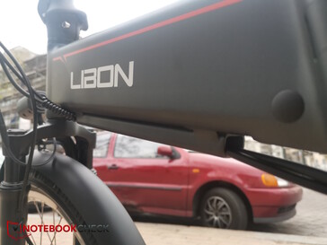 Gute Kabelführung an der Rahmenunterseite