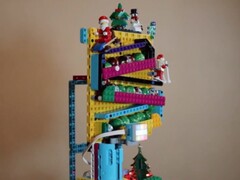 Aus Lego und einem Raspberry Pi kann ein Adventskalender der etwas anderen Art gebastelt werden (Bild: Richard Hayler)