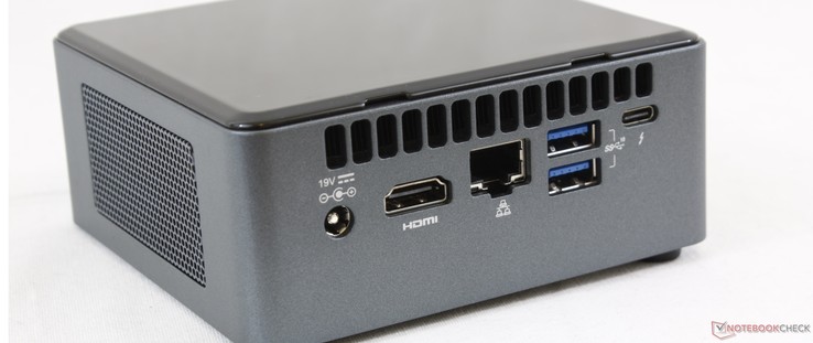 Rückseite: Netzanschluss, HDMI 2.0, Gigabit RJ-45, 2x USB 3.1 Gen. 2, Thunderbolt 3