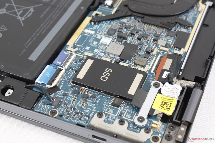 Das Latitude 9330 kommt lediglich mit einer M.2-2230-NVMe-SSD. M.2-2280-SSDs werden nicht unterstützt.