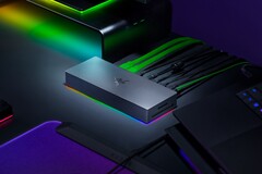Das Razer Thunderbolt 5 Dock besitzt eine RGB-Beleuchtung und einen Slot für eine M.2-SSD. (Bildquelle: Razer)