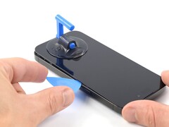 Apple unterbindet einige Reparaturen des iPhone 14 Pro absichtlich, solange Ersatzteile nicht bei Apple gekauft werden. (Bild: iFixit)