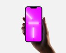 Einige Nutzer berichten von einer pinken Farbüberlagerung beim Display ihres iPhone 13. (Bild: Apple, bearbeitet)