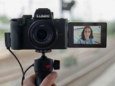 Die Lumix G110 ist Panasonics Antwort auf die Sony ZV-1, mit einem größeren Sensor und auswechselbaren Objektiven bietet die Kamera einige Vorteile. (Bild: Panasonic)