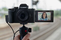 Die Lumix G110 ist Panasonics Antwort auf die Sony ZV-1, mit einem größeren Sensor und auswechselbaren Objektiven bietet die Kamera einige Vorteile. (Bild: Panasonic)