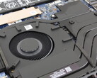Die rund 65mm großen Lüfter und langen Heatpipes dürften zur geringen Lautstärke und Hitzeentwicklung des HP Omen 17 beitragen (Bildquelle: Notebookcheck)