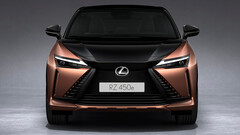 Lexus RZ 450e: Allrad-Elektro-SUV mit neuester Technik und Anti-Dooring-Assistent für Radfahrer.