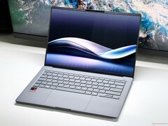 Das Zenbook A14 packt ein OLED-Display ins ultraleichte Gehäuse. (Bildquelle: Notebookcheck)