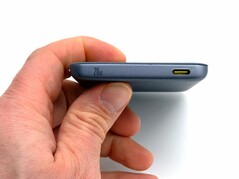 Während die Baseus PicoGo AM41 Powerbank mit 5.000 mAh besonders schmal baut