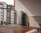 EcoFlow STREAM 5000 Balkonkraftwerk mit Speicher an einer Hauswand.