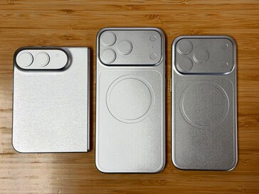 Dummy-Units des iPhone Ultra/Fold und iPhone 18 Pro. Beim Foldable fehlen die MagSafe-Ringe.