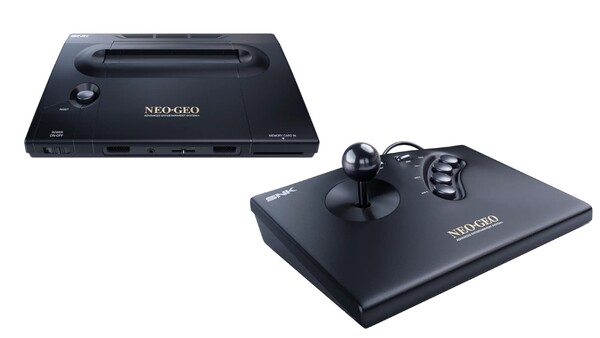 Der NeoGeo AES+ wird mit einem kabelgebundenen Arcade Stick geliefert.