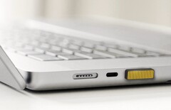 SoundSlide wird in einen USB-C-Anschluss gesteckt, und funktioniert anschließend ohne Treiber. (Bildquelle: Pavel Burgr)