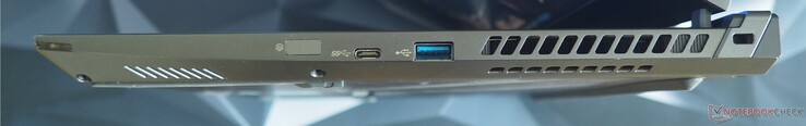 rechte Seite: Fingerprint Sensor, USB-C 4.0, USB-A 3.2 Gen2