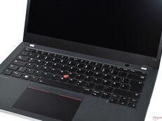 Großer Displayrahmen unterhalb des Monitors - Kennzeichen von 16:9