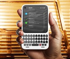 Der Clicks Communicator setzt auf eine Tastatur im BlackBerry-Stil. (Bildquelle: Clicks Technology)