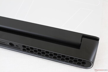 Mit fast 3 kg ist das Alienware m17 R3 schwerer als die meisten anderen ultradünnen Gaming-Notebooks