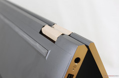 HP - Die Scharniere sind etwas stärker als die des Dells.