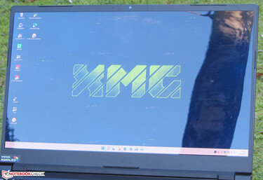 Das XMG Pro 15 im Freien.