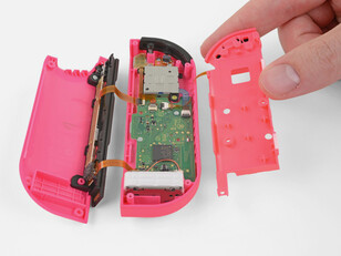 Einige Joy-Con verzichten auf die Klebestreifen, die den Drift beheben sollen. (Bild: iFixit)