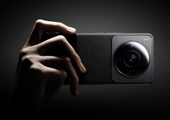 Das Xiaomi 12S Ultra bietet ein 1.440p+-AMOLED-Display, dessen Qualität nicht ganz das Niveau der Konkurrenz erreicht. (Bild: Xiaomi)