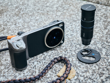 X300 Pro mit Grip Kit und Telekonverter (Bildquelle: Alex Wätzel)