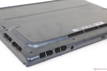 Im Gegensatz zum Area-51 gibt es auf der Unterseite kein Gorilla Glass