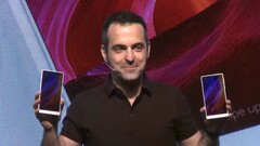 Hugo Barra, VP von Xiaomi International präsentierte die weiße Version des Mi Mix auf der CES 2017.