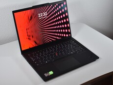OLED frisst Akkulaufzeit: Lenovo ThinkPad P14s Gen 5 AMD Laptop im Test