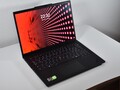 OLED frisst Akkulaufzeit: Lenovo ThinkPad P14s Gen 5 AMD Laptop im Test