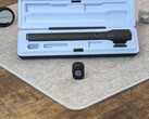 Elgato Wave Go vorne, im Hintergrund das Case sowie zwei Konkurrenten