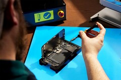 Apple verkauft nun Ersatzteile und Werkezuge an Konsumenten, die ihr iPhone selbst reparieren möchten. (Bild: Apple)