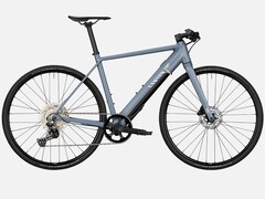 Das mit einer leichten Starrgabel aus Carbon ausgerüstete Roadlite:ON 6 ist aktuell günstiger denn je erhältlich (Bild: Canyon)