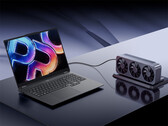 Das Lecoo Pro 16 Core Edition verfügt über USB4 und OCuLink. Das Bild zeigt das Notebook mit einer externen GPU-Dockingstation.