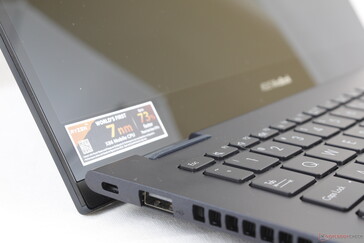 Die Base wird beim Öffnen des Deckels leicht angehoben