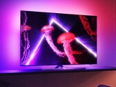 Der Philips 48OLED837 wird derzeit im Bundle mit einer Soundbar angeboten. (Bild: Philips)