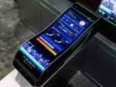 28-Zoll-OLED-Display als Armlehne.